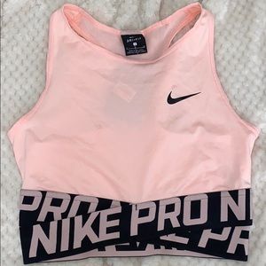 NWT💫 Nike shirt/sports bra